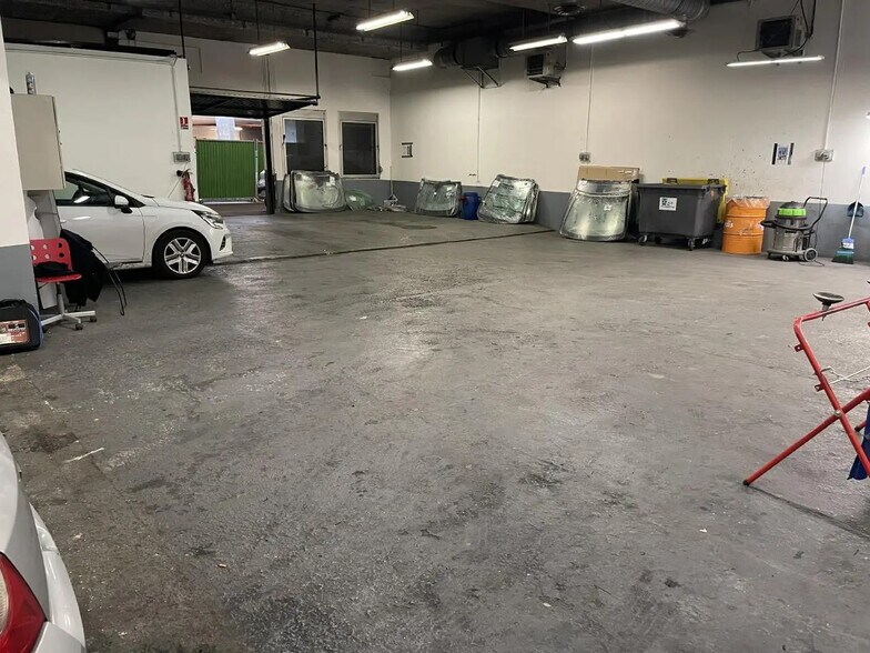 Flex dans Courbevoie à louer - Photo du bâtiment - Image 3 de 6