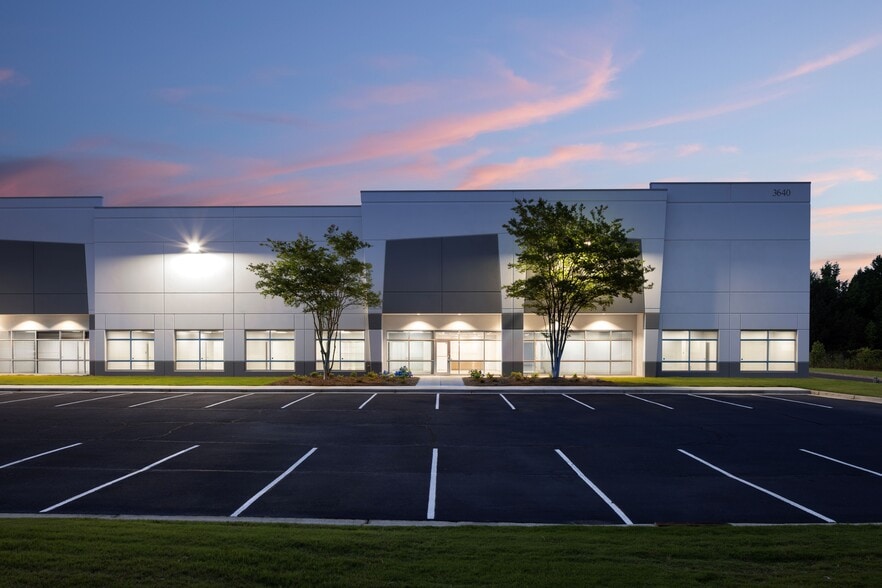 3640 Royal South Pky, Atlanta, GA for sale - Building Photo - Image 3 of 7