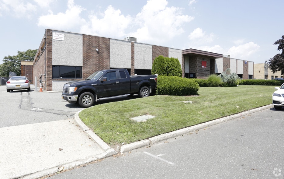 145 Sherwood Ave, Farmingdale, NY à louer - Photo principale - Image 1 de 3