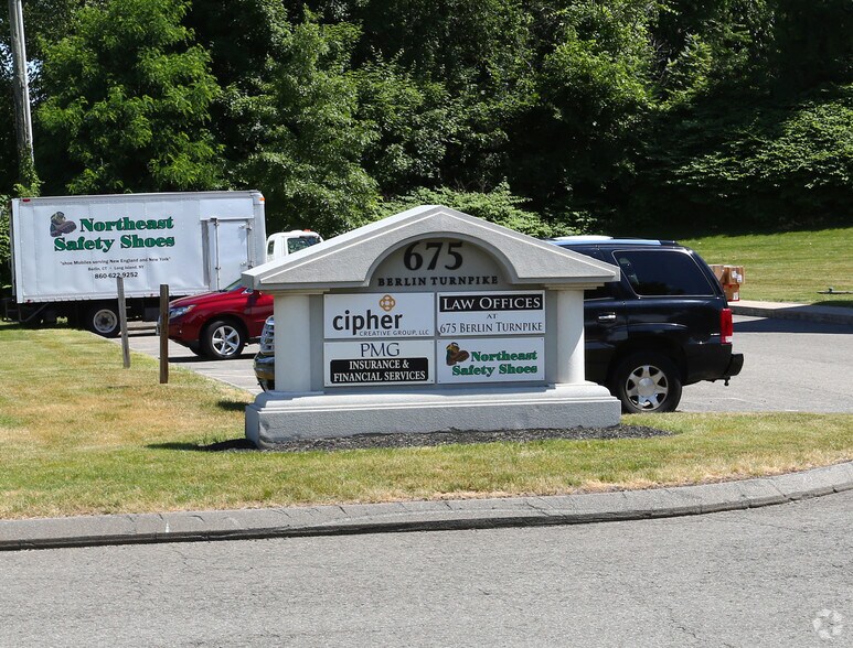 675 Berlin Tpke, Berlin, CT for lease - Building Photo - Image 2 of 4