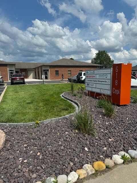 618 Cepi Dr, Chesterfield, MO à vendre Photo principale- Image 1 de 8