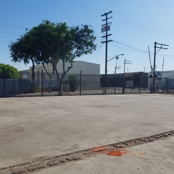 2412 E 57th St, Vernon, CA à louer - Photo principale - Image 1 de 2