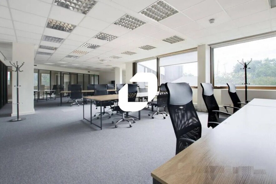 Office in Saint-Cloud for sale - Interior Photo - Image 3 of 11