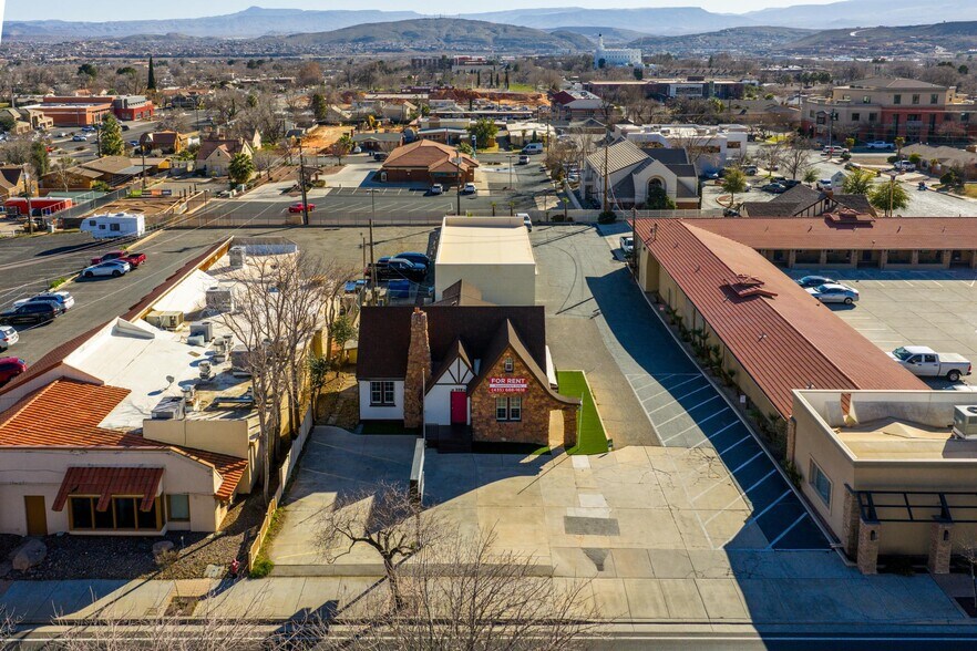 328 E St George Blvd, Saint George, UT à louer - Photo du bâtiment - Image 3 de 18