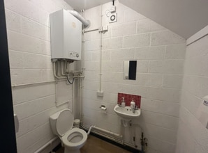 Delamare Rd, Cheshunt for lease Interior Photo- Image 1 of 4