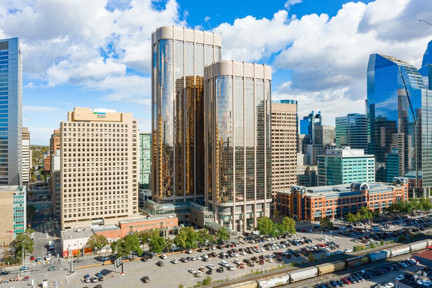 700 9th Ave SW, Calgary, AB à louer - Photo du bâtiment - Image 3 de 16