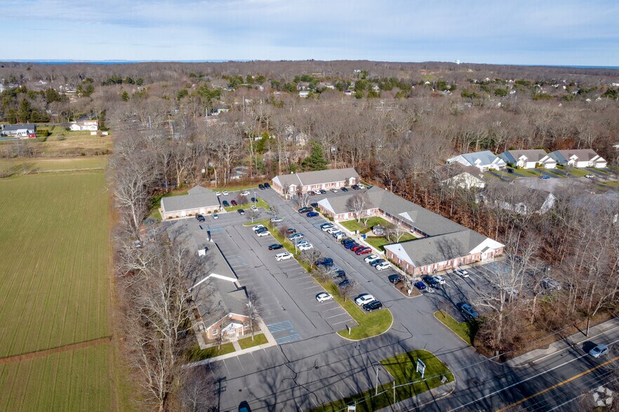 6144 Route 25A, Wading River, NY à vendre - Photo du bâtiment - Image 3 de 4
