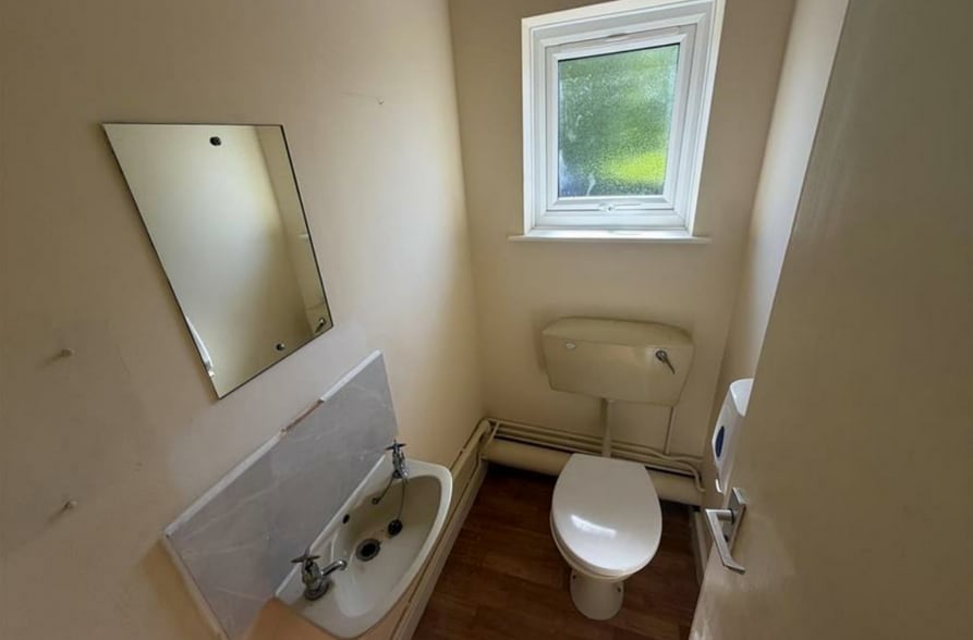 8B Dudley St, Dudley for lease - Interior Photo - Image 3 of 8