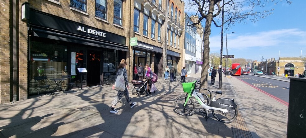 4A-7 Upper St, London for lease - Building Photo - Image 3 of 17
