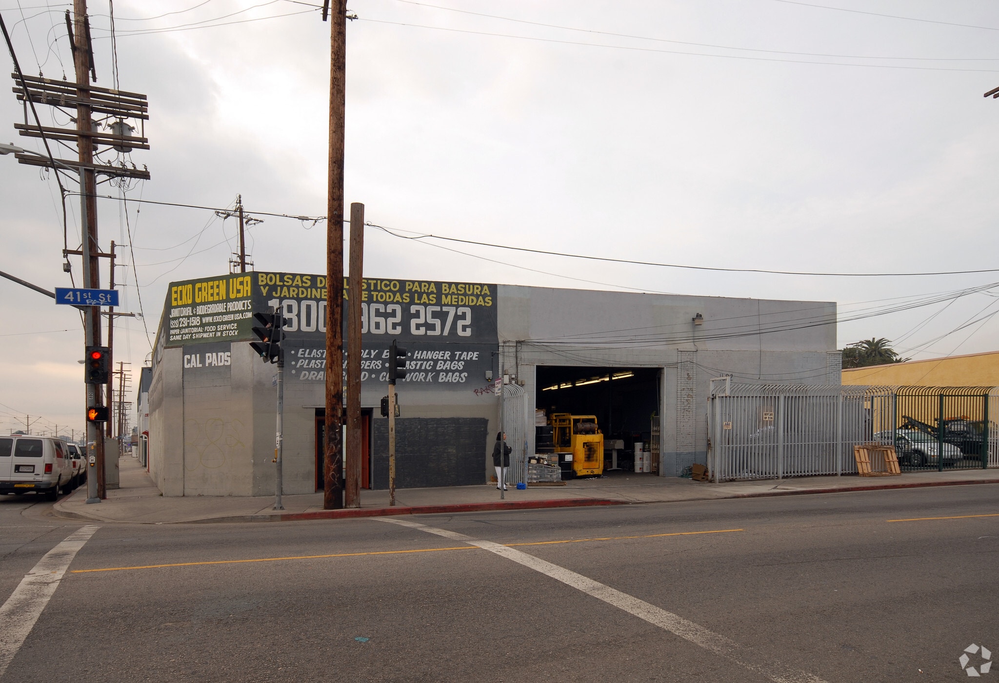 1682 E 41st St, Los Angeles, CA for lease Primary Photo- Image 1 of 7