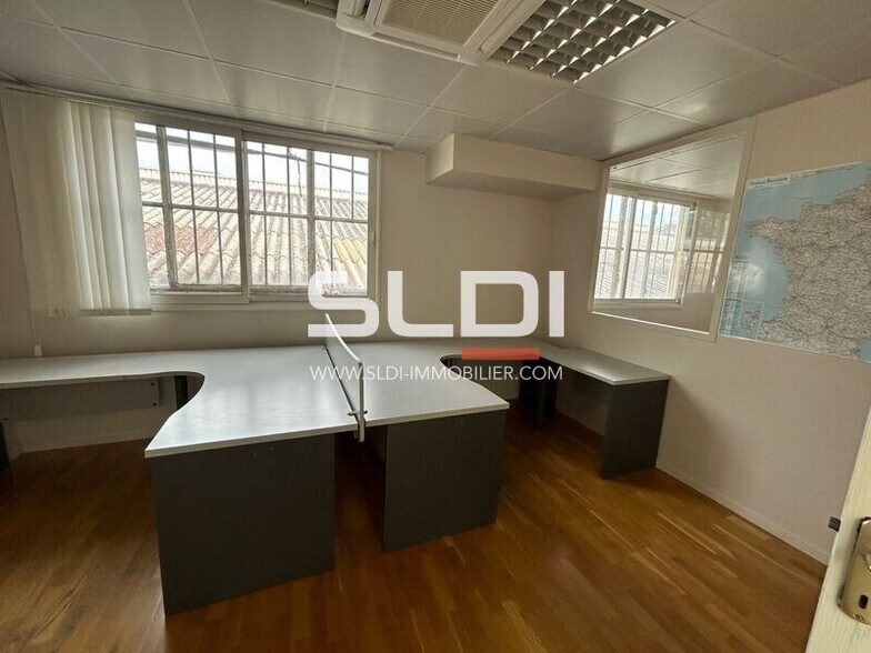Avenue Carnot, Neuville-sur-Saône for lease - Interior Photo - Image 2 of 10