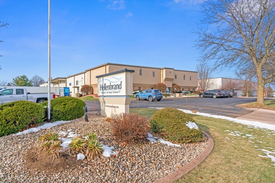 404 Moravian Valley Rd, Waunakee, WI for sale - Primary Photo - Image 1 of 7