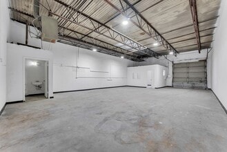1105 Colorado Ln, Arlington, TX for lease Interior Photo- Image 2 of 7