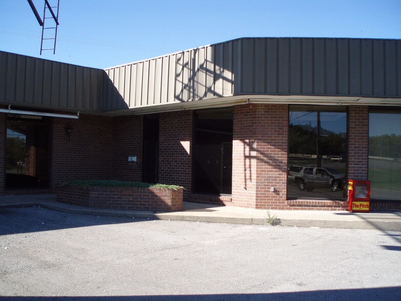 3100-3102 S 24th St, Kansas City, KS à louer - Photo du bâtiment - Image 2 de 36