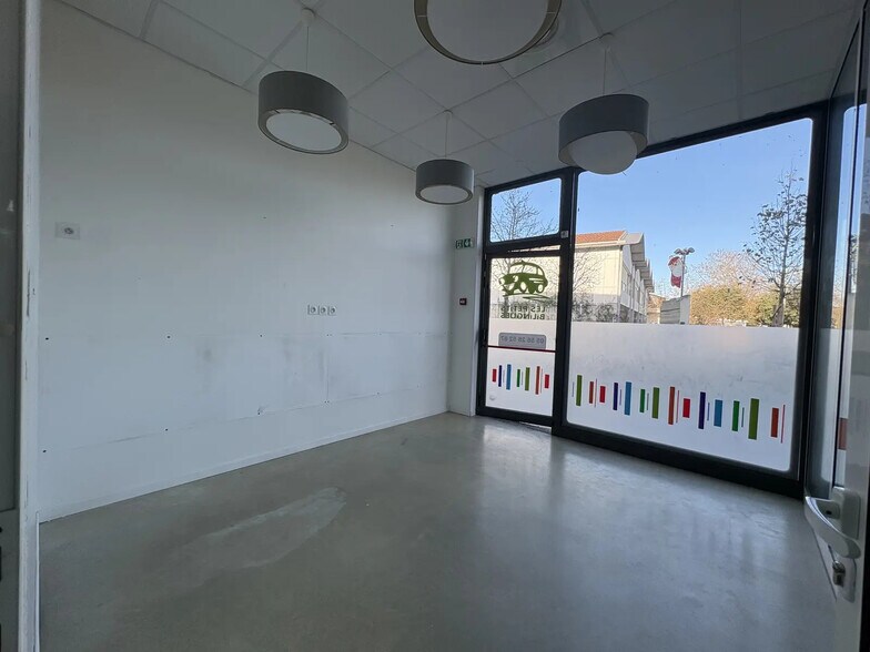 13 Rue Herman Lemoine, Pessac à louer - Photo du bâtiment - Image 2 de 9