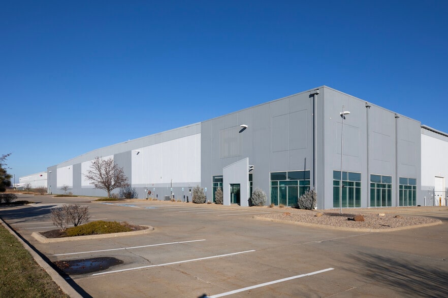 7501 NW 106th Ter, Kansas City, MO for lease - Building Photo - Image 3 of 12