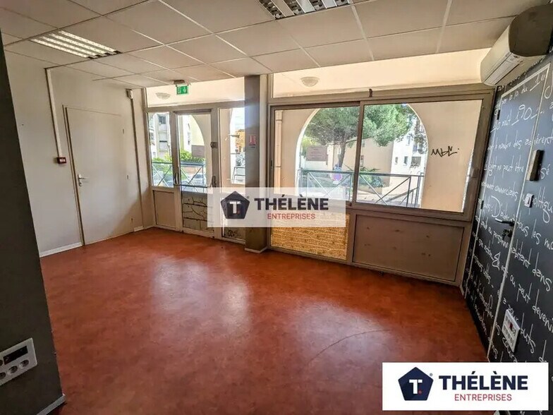 Retail in Montpellier for sale - Interior Photo - Image 3 of 15