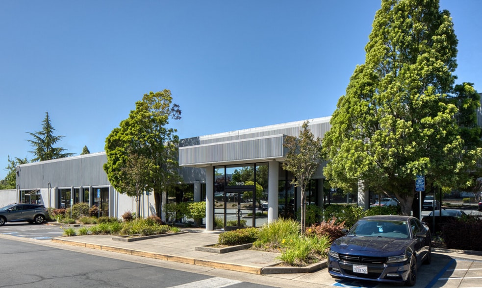 5440 Stationers Way, Sacramento, CA à louer - Photo du bâtiment - Image 2 de 8