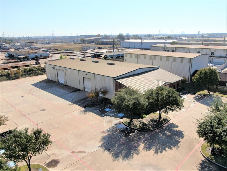 13014 Brittmoore Park Dr, Houston, TX à vendre - Photo du bâtiment - Image 3 de 8