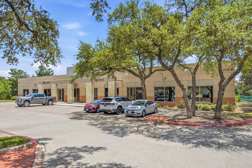 300 E Sonterra Blvd, San Antonio, TX for lease - Building Photo - Image 2 of 7