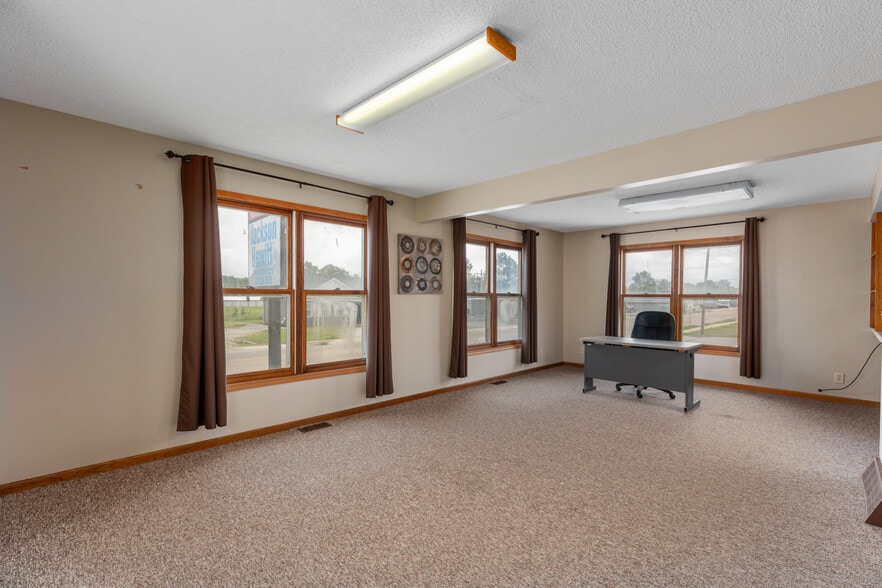 902 W Union Ave, Litchfield, IL for sale - Building Photo - Image 3 of 35