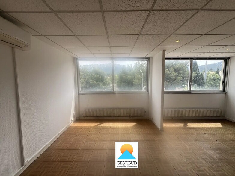 Office in La Penne-sur-Huveaune for lease - Interior Photo - Image 3 of 5