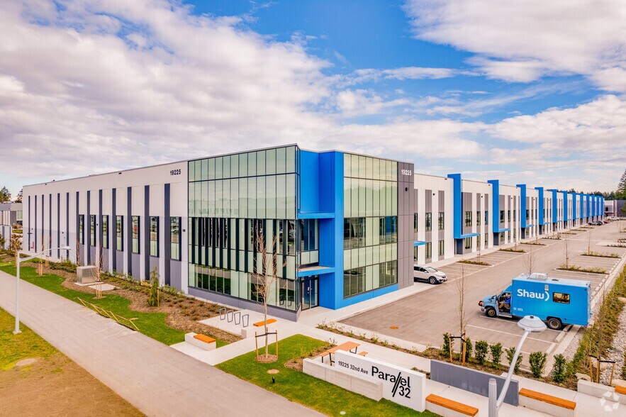 19225 32 Av, Surrey, BC à louer - Photo du bâtiment - Image 1 de 8