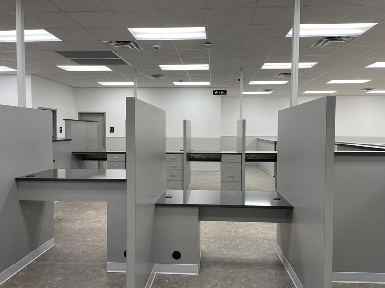 5510 N Belt W, Belleville, IL for lease - Interior Photo - Image 3 of 9