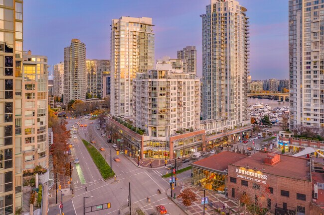 Plus de détails pour 189 Davie St, Vancouver, BC - Commerce de détail à louer