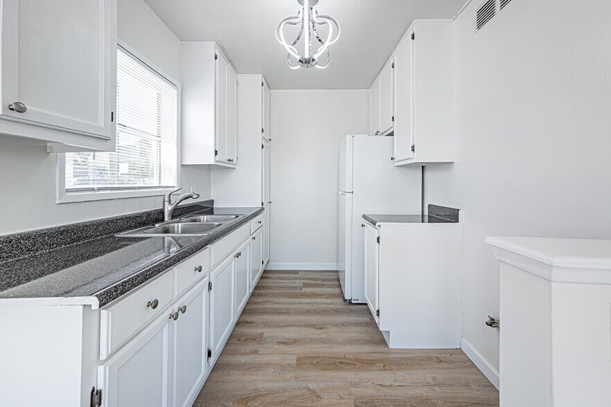 1475 Venice Blvd, Los Angeles, CA à vendre - Photo du bâtiment - Image 3 de 37