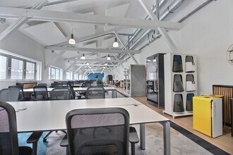 130 Rue Du Mont Cenis, Paris for lease Interior Photo- Image 2 of 15