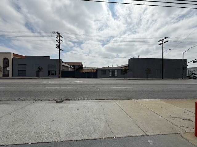 5408 S Santa Fe Ave, Vernon, CA à louer - Photo du bâtiment - Image 3 de 19