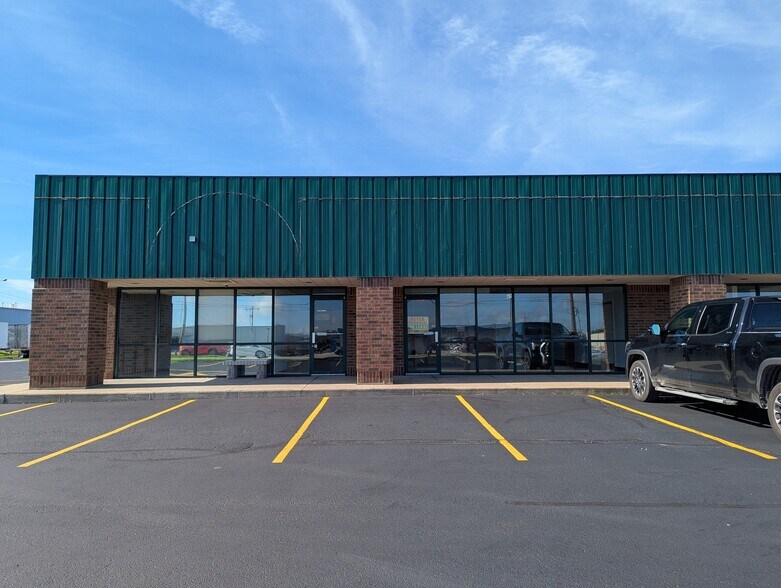 3000 E Division St, Springfield, MO à louer - Photo du bâtiment - Image 2 de 12