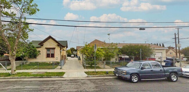 Plus de détails pour 703 W L St, Wilmington, CA - Multi-résidentiel à vendre