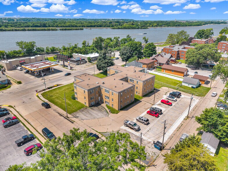924-932 State St, Bettendorf, IA à vendre - Photo du bâtiment - Image 2 de 10
