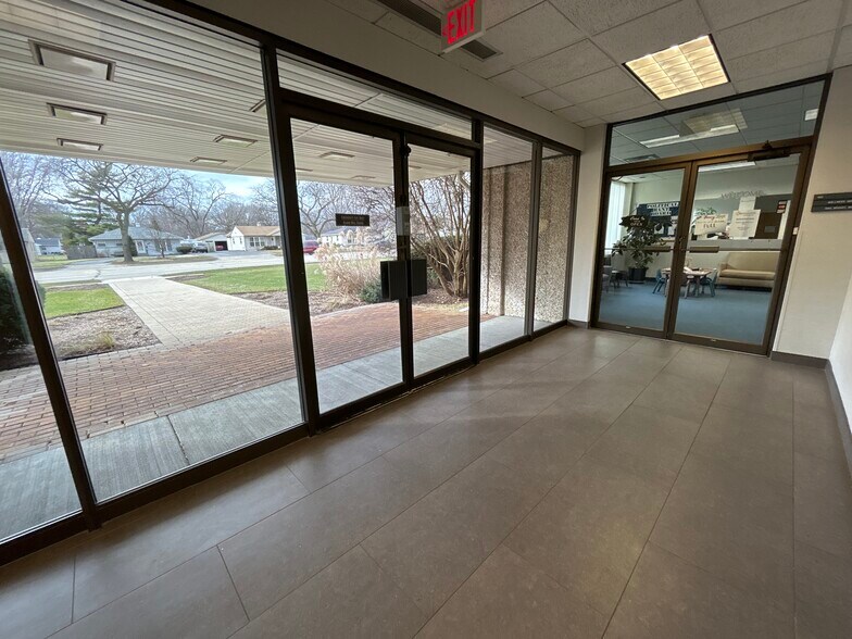 125 S Wilke Rd, Arlington Heights, IL à louer - Photo intérieure - Image 3 de 10