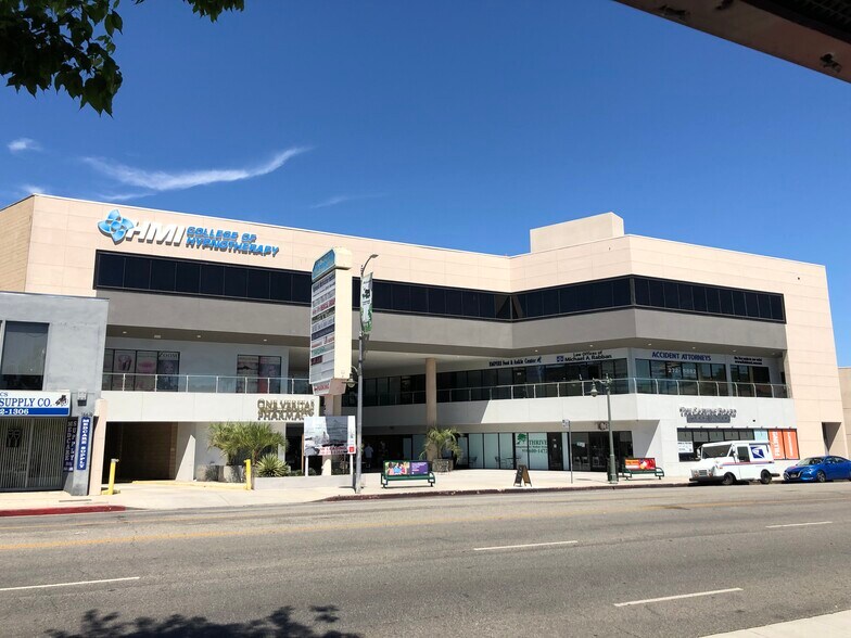 18607 Ventura Blvd, Tarzana, CA à louer - Photo du bâtiment - Image 2 de 8