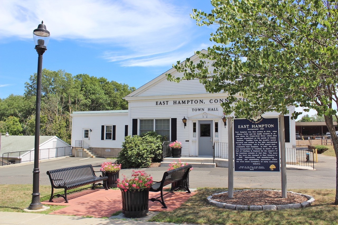 20 E High St, East Hampton, CT à vendre Photo du bâtiment- Image 1 de 1