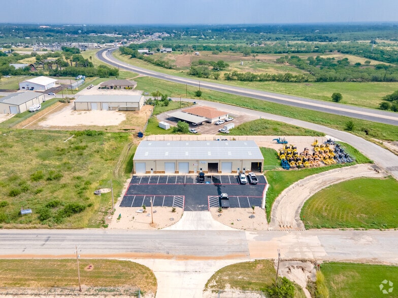 200 Eurostar Dr, Pleasanton, TX for lease - Aerial - Image 3 of 8