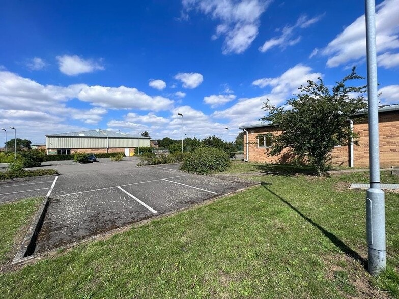 Chelveston Rd, Higham Ferrers for lease - Building Photo - Image 2 of 7