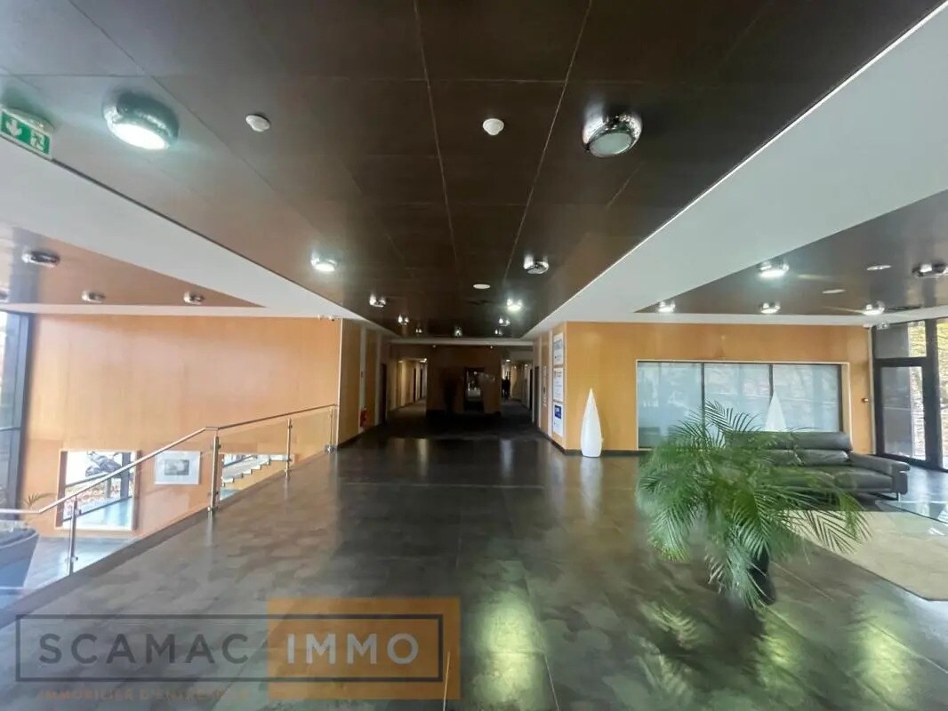 Office in Évry-Courcouronnes for lease Building Photo- Image 1 of 12