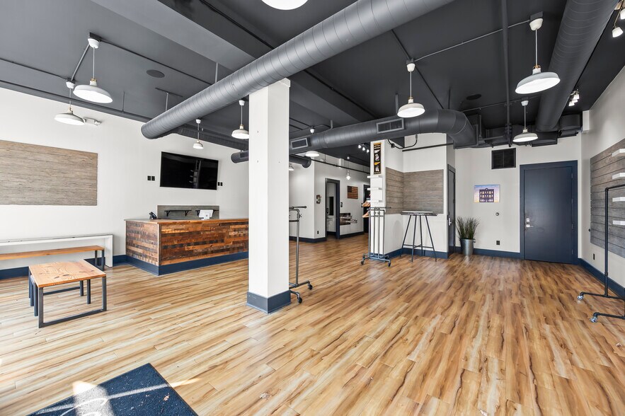 1004 Brookstown Ave, Winston-Salem, NC à louer - Photo du bâtiment - Image 2 de 14