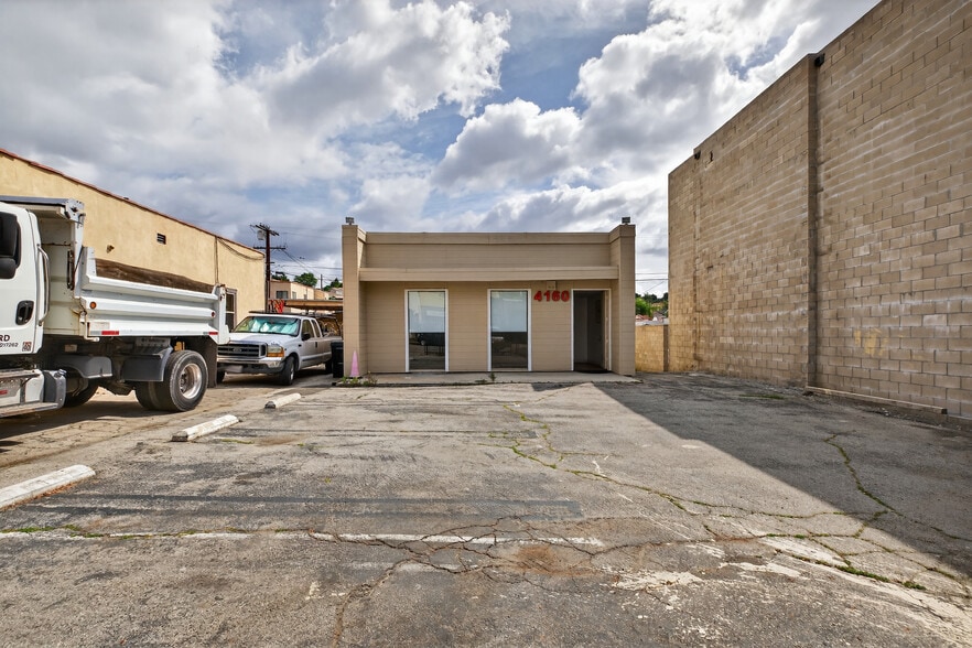 4160 Verdugo Rd, Los Angeles, CA à louer - Photo du bâtiment - Image 3 de 48