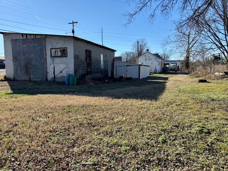 1029 Woods Ferry Rd, Gallatin, TN for sale - Building Photo - Image 3 of 9