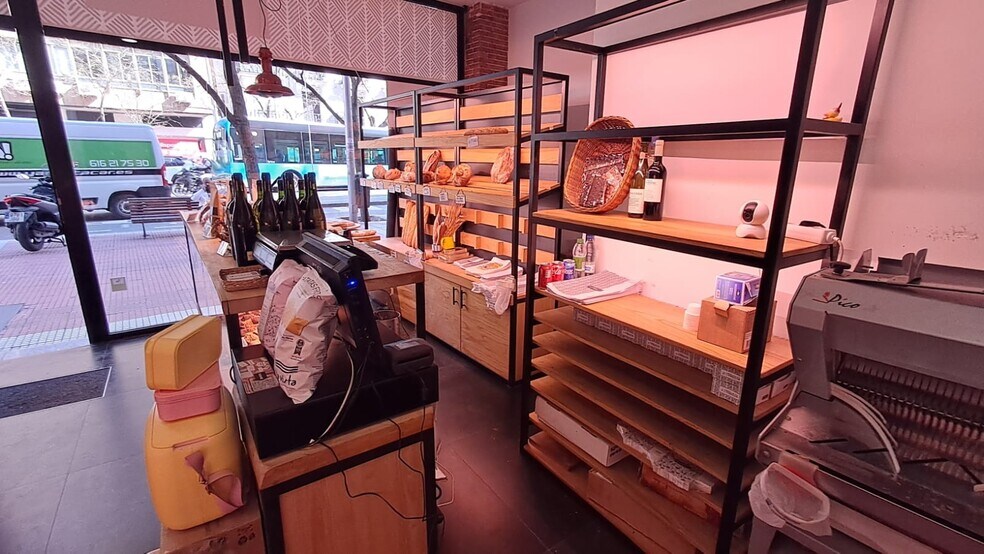 Retail in Madrid, Madrid for lease - Interior Photo - Image 2 of 9