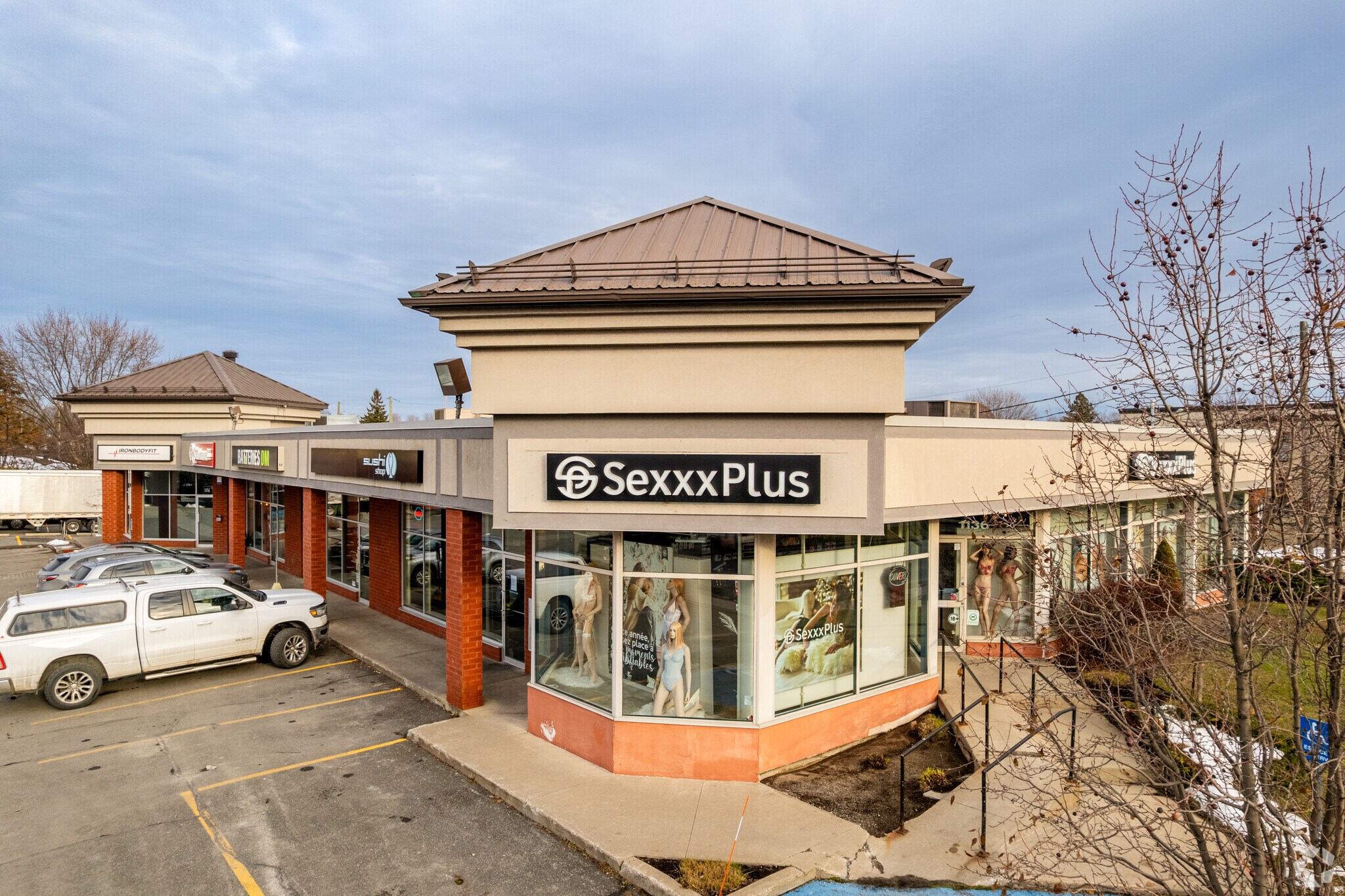 1108-1136 Boul Saint-Joseph, Drummondville, QC for lease Primary Photo- Image 1 of 5