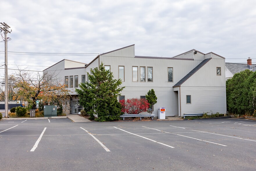 883 Black Rock Tpke, Fairfield, CT for lease - Building Photo - Image 1 of 16