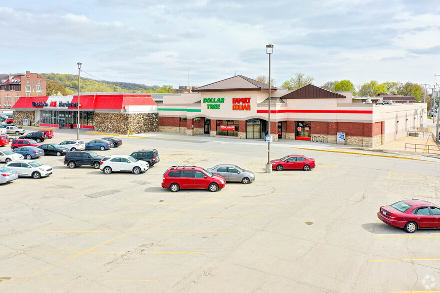 721-757 W Broadway, Council Bluffs, IA à vendre - Photo du bâtiment - Image 1 de 1