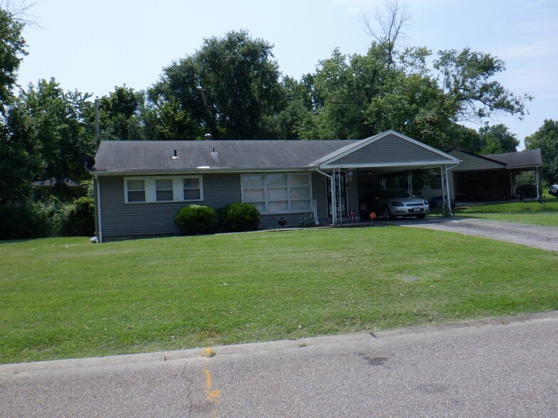 2425 Petrova Ave, Jennings, MO for sale - Building Photo - Image 2 of 5