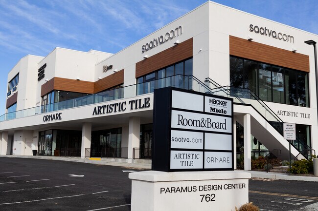 Plus de détails pour 762-776 N State Rt 17, Paramus, NJ - Bureau à louer